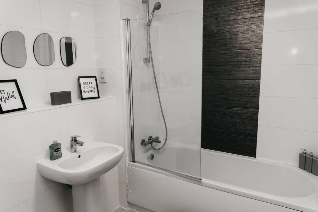 Stunning Modern Heart Of The City Apartment شيفيلد المظهر الخارجي الصورة